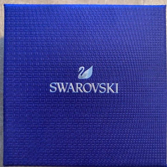 Swarovski Crystals Gold Earrings - Picture 4 of 6